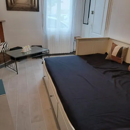 Calme Avec Un Lit Apartment